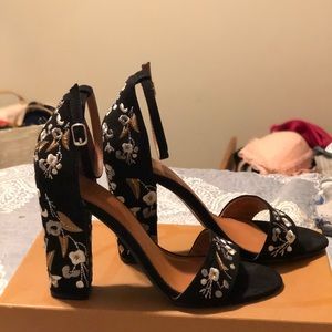 Black heels single strap